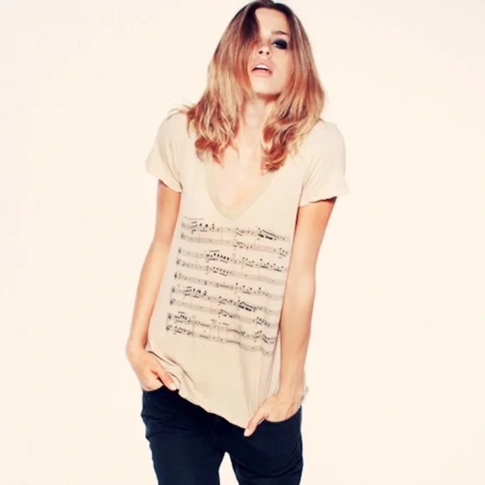 WILDFOX Juliet’s Song Distressed Hippie V Short Sleeve Tee in Canvas